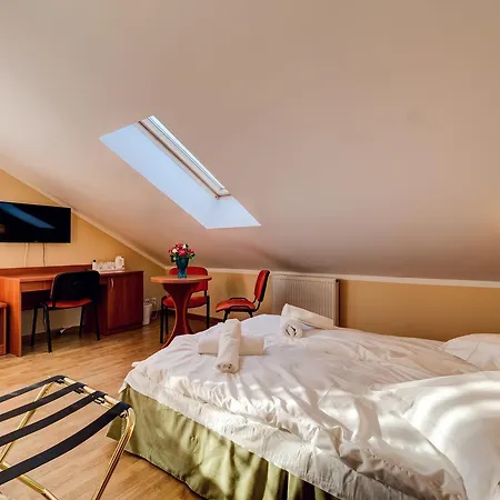 Plaza Bed & Breakfast 3*